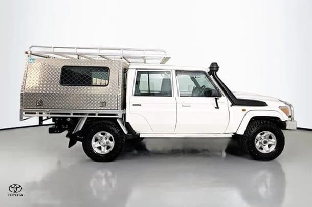 2021 Toyota LANDCRUISER MILITARY GXL image 10