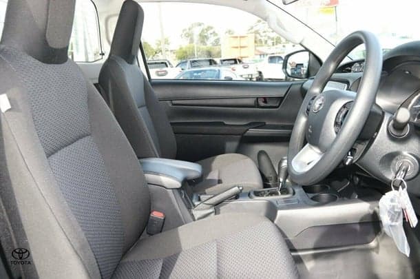2024 Toyota Hilux 4x2 Workmate image 7