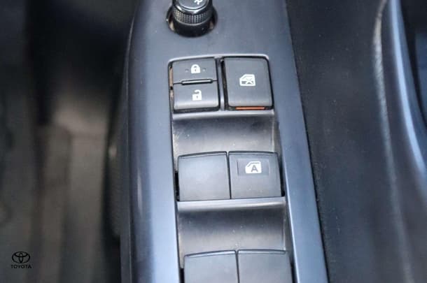 2023 Toyota Hilux 4x4 SR image 30
