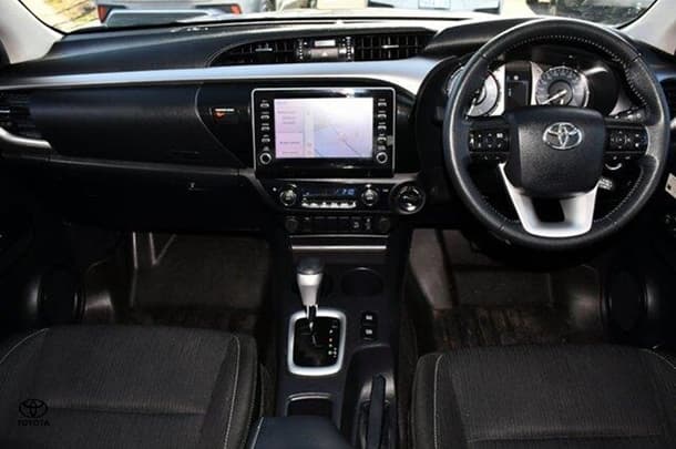 2020 Toyota Hilux SR5 image 6