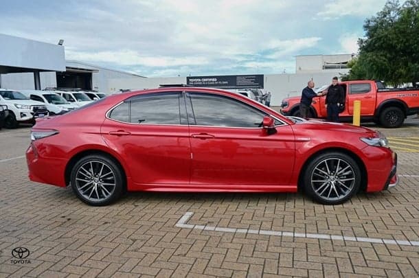 2021 Toyota Camry Hybrid SL image 3