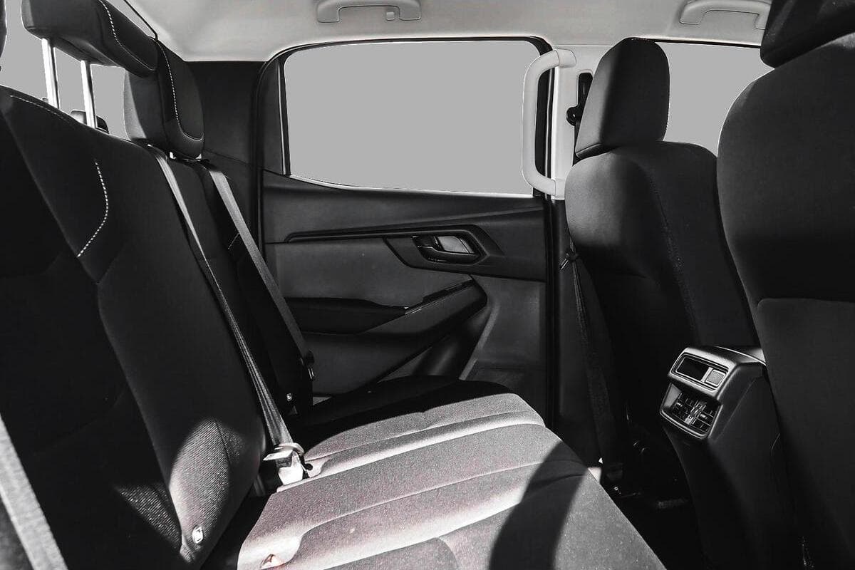 2025 Isuzu D-MAX SX Manual 4x4 MY24 image 9