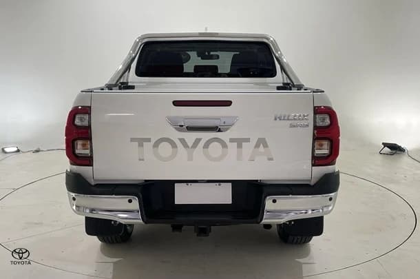 2023 Toyota Hilux SR5 image 7