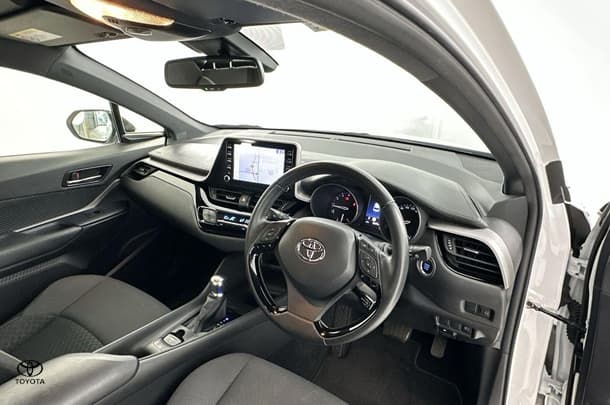 2023 Toyota CH-R GXL-2WD image 13