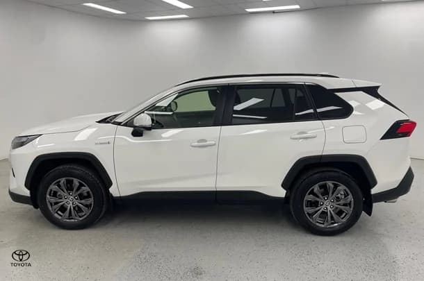2023 Toyota RAV4 Hybrid GXL-2WD image 6