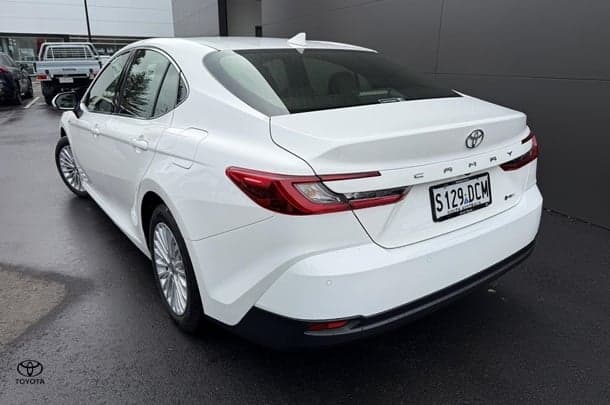 2024 Toyota Camry Hybrid Ascent image 3