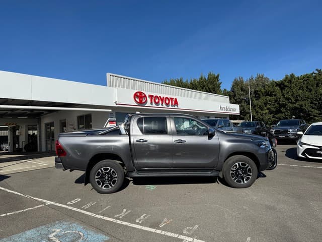 2023 Toyota Hilux SR5 image 9