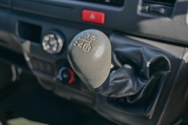 2017 Toyota Hiace LWB image 19