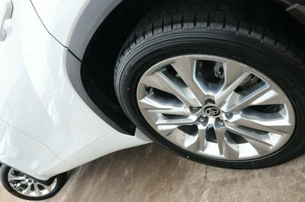 2022 Toyota Kluger Hybrid AWD GRANDE image 4