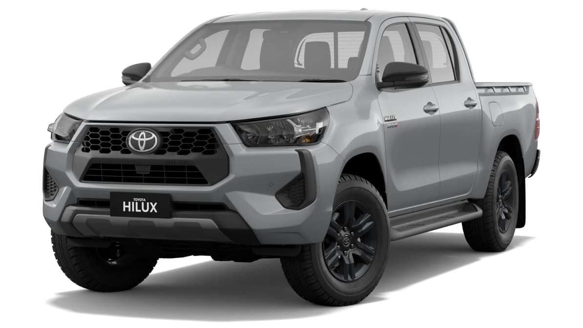 2024 Toyota Hilux 4x4 SR Diesel Double-Cab Pick-Up image 4