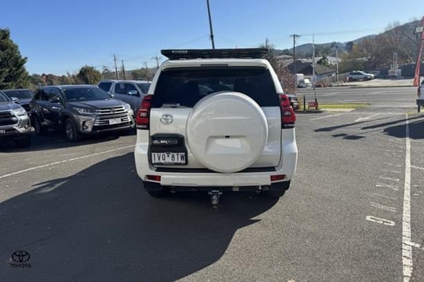 2022 Toyota Prado GXL image 6