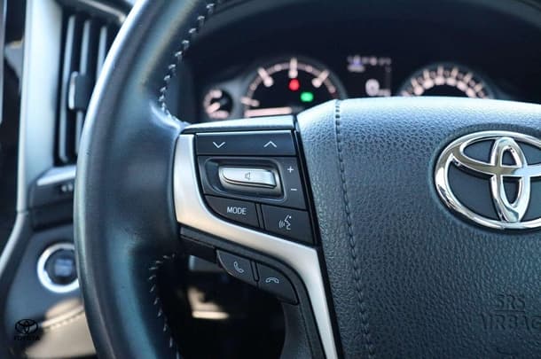 2018 Toyota Landcruiser VX image 18