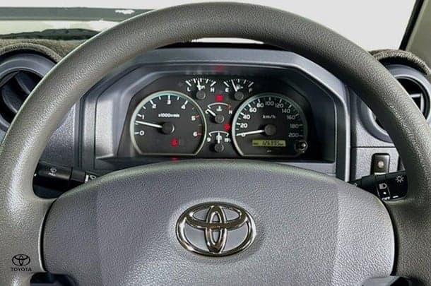 2020 Toyota LANDCRUISER MILITARY GXL image 11
