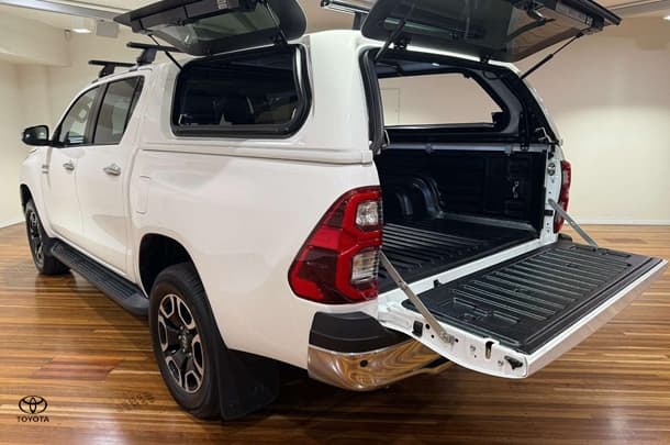 2023 Toyota Hilux SR5 image 12