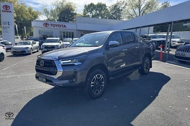 2022 Toyota Hilux SR5 image 3