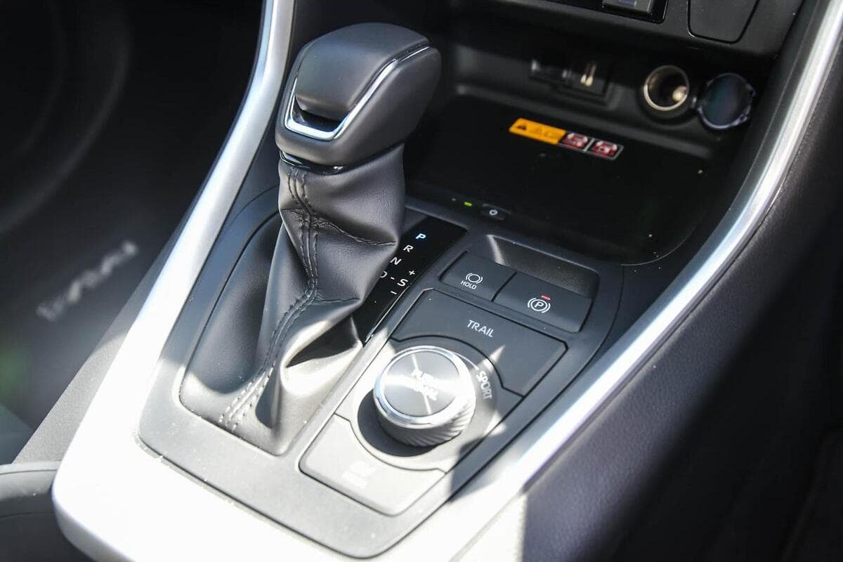 2025 Toyota RAV4 XSE Auto eFour image 17