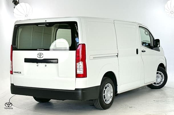 2019 Toyota Hiace LWB image 9