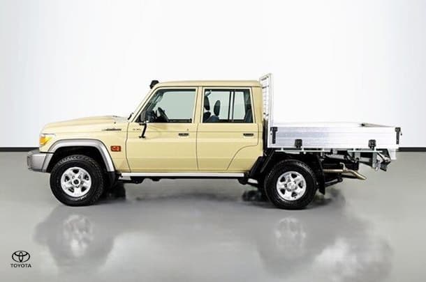 2022 Toyota LANDCRUISER MILITARY GXL image 20