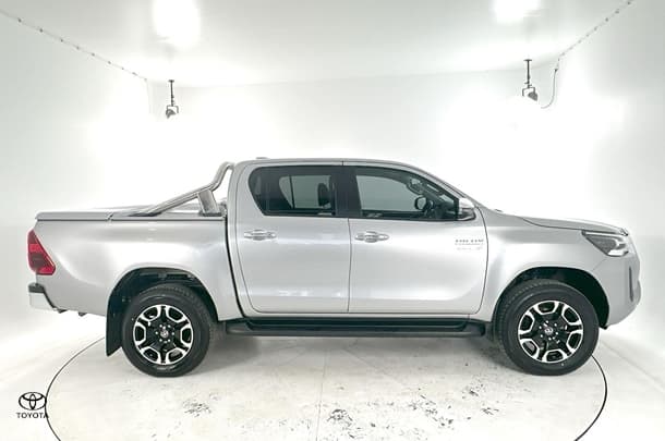 2022 Toyota Hilux SR5 image 11
