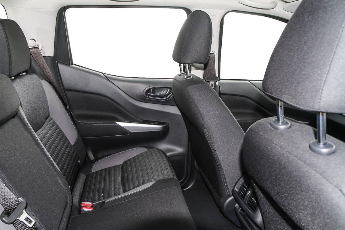 2025 Nissan Navara SL D23 Manual 4x2 MY24 Dual Cab image 9