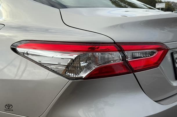 2019 Toyota Camry Ascent image 18