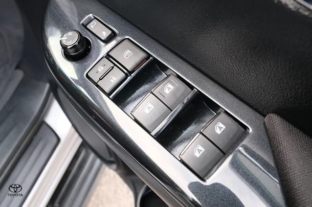 2022 Toyota Hilux SR5 image 12
