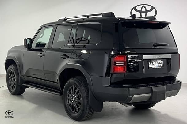 2025 Toyota Prado GXL image 8