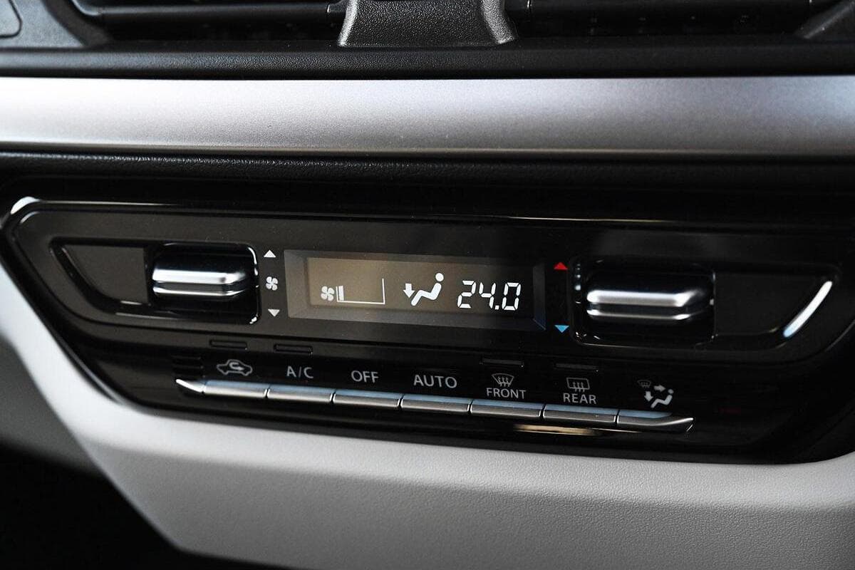 2024 Suzuki Swift Hybrid GLX Auto image 3