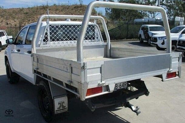 2023 Toyota Hilux 4x4 SR5 image 11