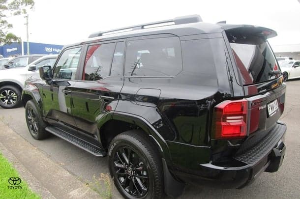 2024 Toyota Prado VX image 6