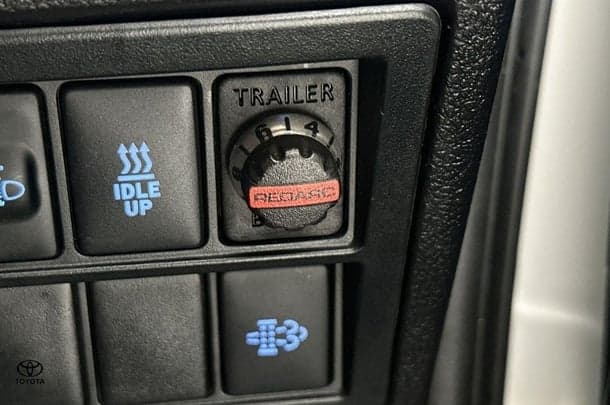 2022 Toyota Hilux SR image 29