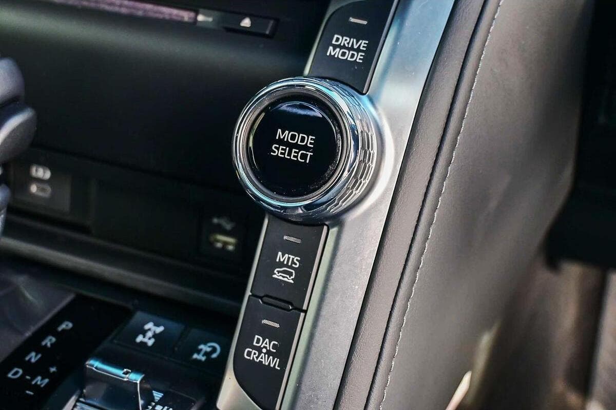 2024 Toyota Landcruiser Sahara ZX Auto 4x4 image 18