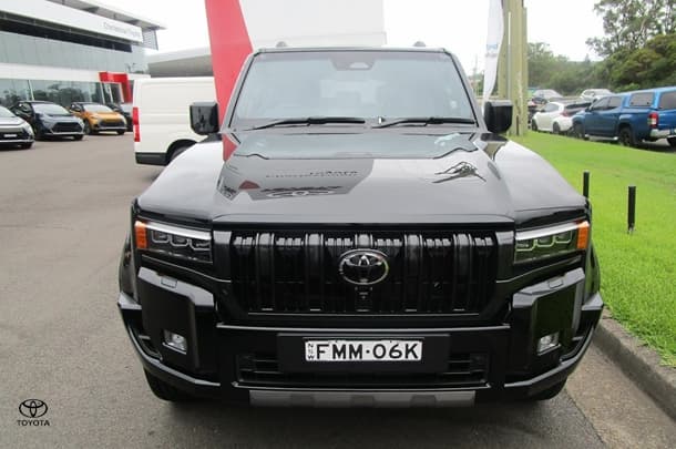 2024 Toyota Prado VX image 10