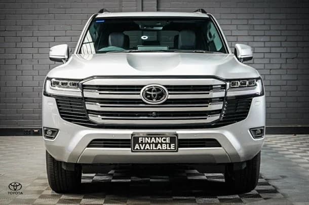 2024 Toyota Landcruiser VX image 3