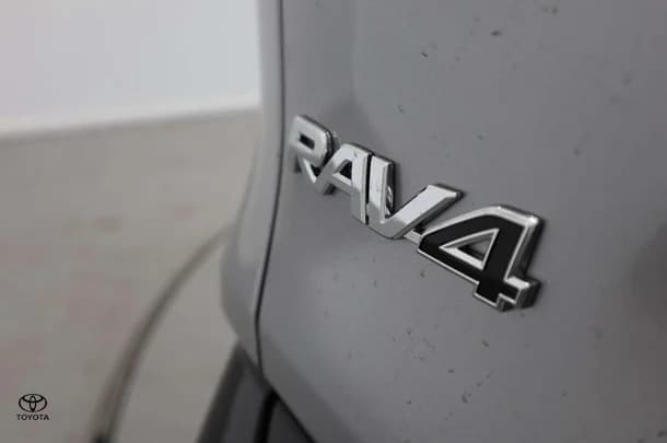 2022 Toyota RAV4 Hybrid XSE (2WD) image 11