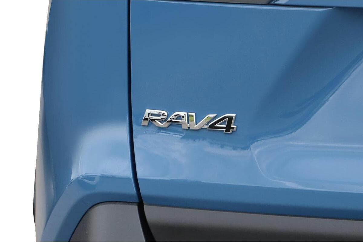 2025 Toyota RAV4 Cruiser Auto eFour image 6