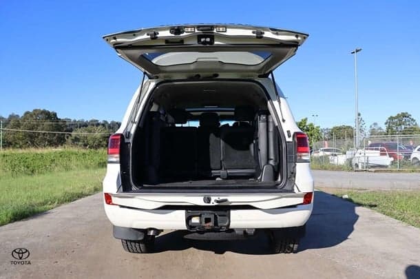 2018 Toyota Landcruiser VX image 12