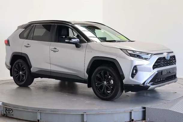 2022 Toyota RAV4 Hybrid XSE (2WD) image 3