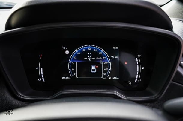2024 Toyota Corolla Cross GX image 17