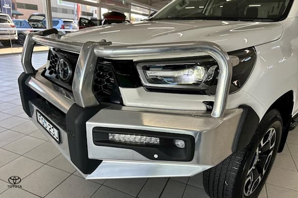 2024 Toyota Hilux SR5 image 12