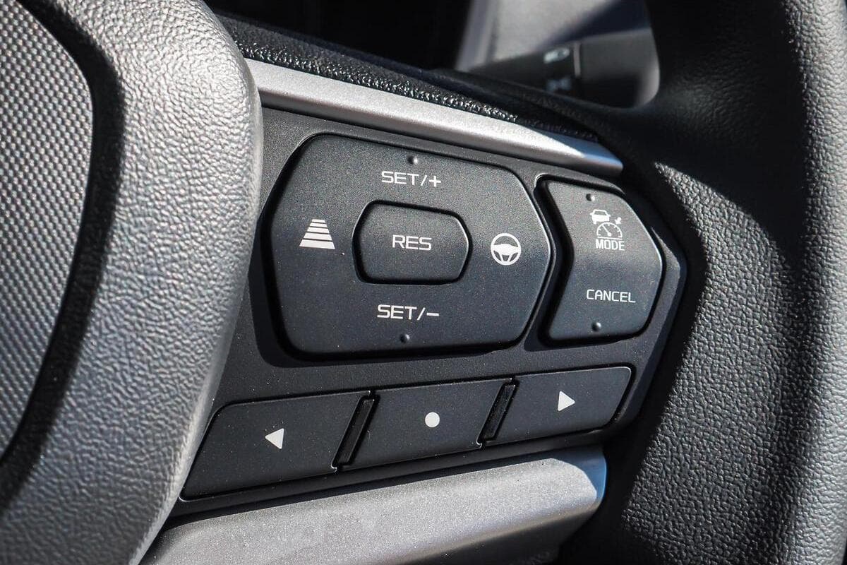 2025 Isuzu D-MAX SX Manual 4x4 MY24 image 14