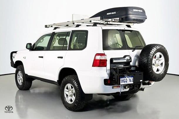 2020 Toyota LANDCRUISER GX image 6