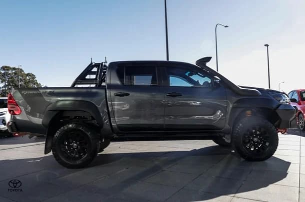 2022 Toyota HILUX Rugged X image 3