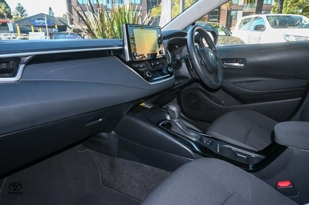 2021 TOYOTA Corolla Sedan SX image 31