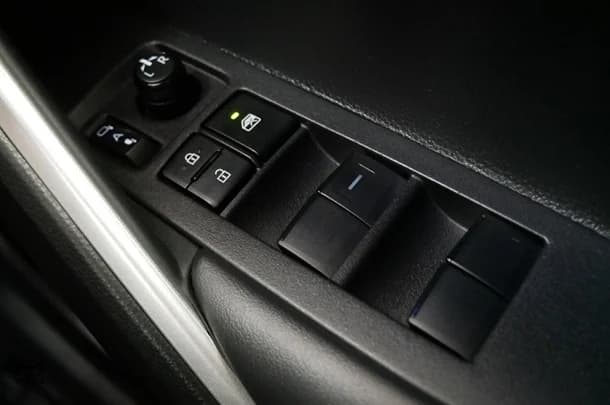 2023 Toyota Corolla Cross HV Atmos image 15