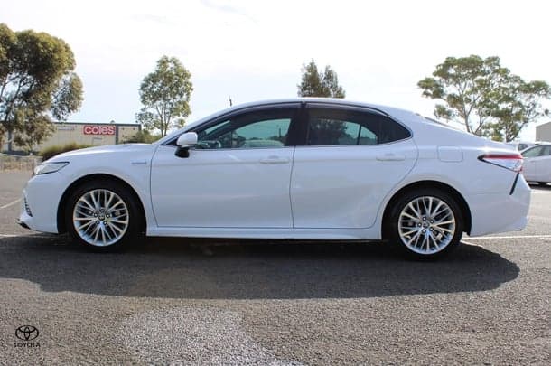 2019 Toyota Camry Hybrid SL image 11
