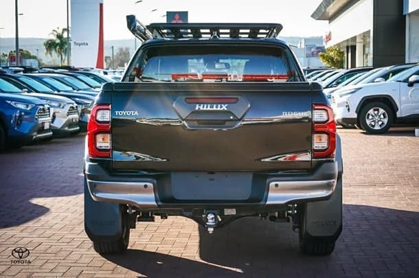 2022 Toyota Hilux 4x4 Rogue image 7