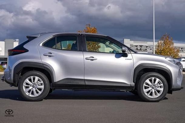 2022 Toyota Yaris Cross Hybrid GX image 3