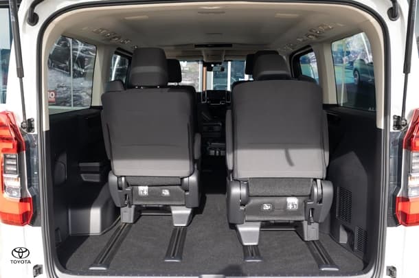 2020 Toyota Granvia Standard image 14