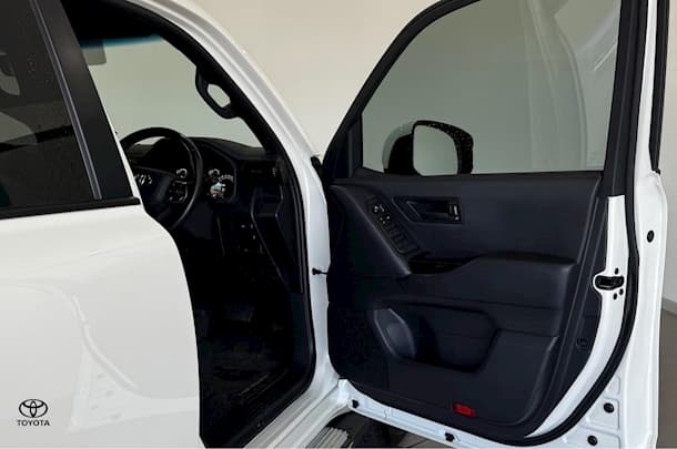 2022 Toyota Landcruiser GXL image 18